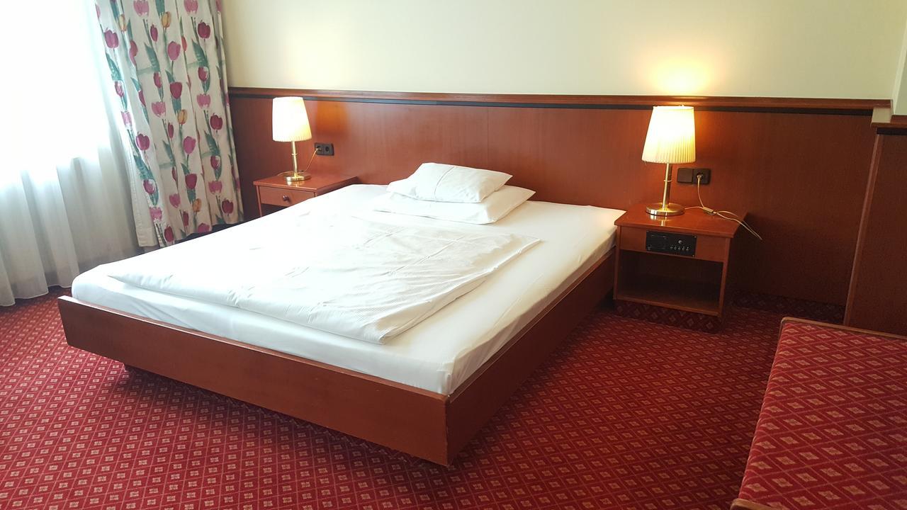 Landhotel Jagdhof Guntramsdorf Exteriör bild